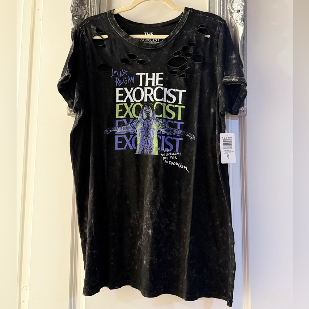 NWT Torrid Plus Size 00 The Exorcist Relax Fit Cotton Distressed Tunic Tee Regan